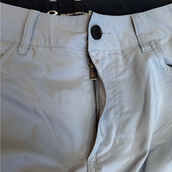 Oakley Men's Light Gray Hybrid Shorts - Picture 4 of 10